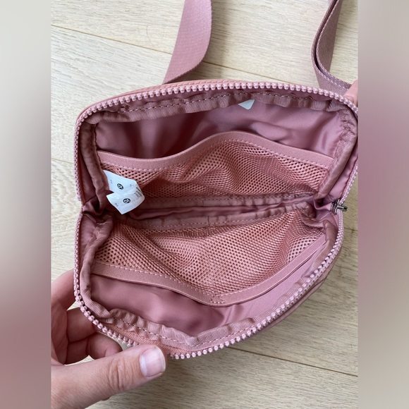 Lululemon Everywhere Belt Bag - Picture 4 of 4